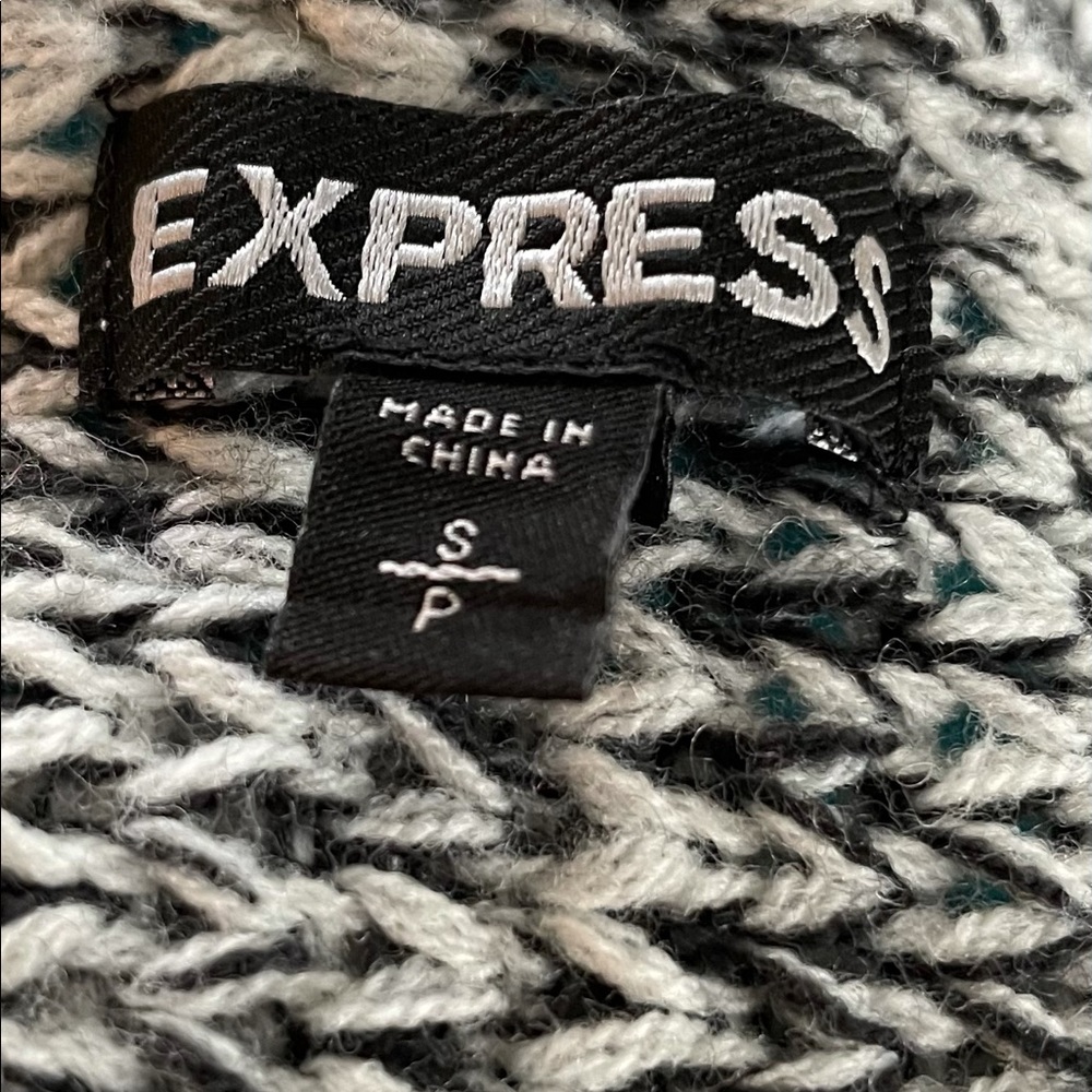 Sweater - Picture 4 of 4